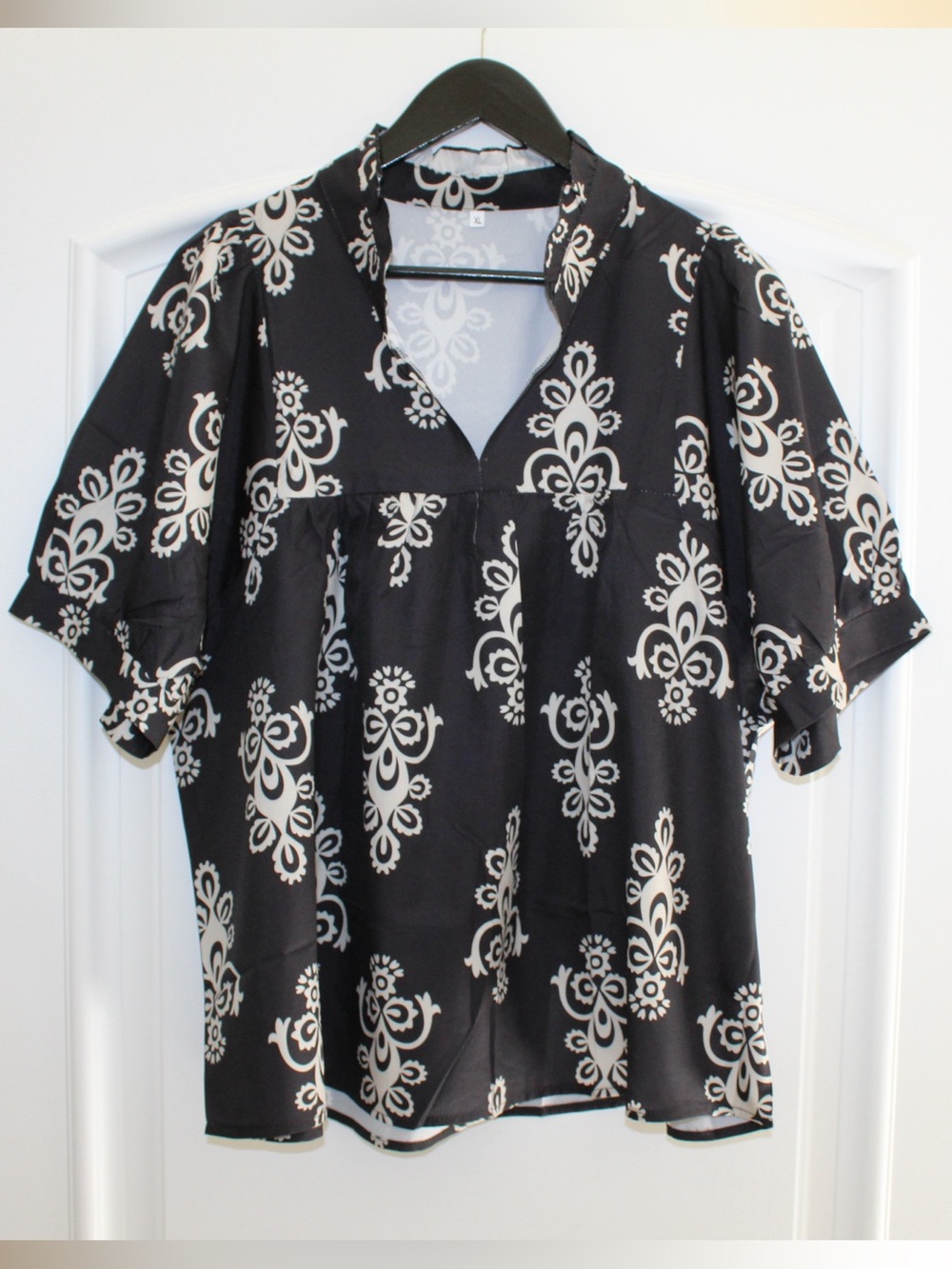 Black and cream blouse (women’s XL) (NWOT)